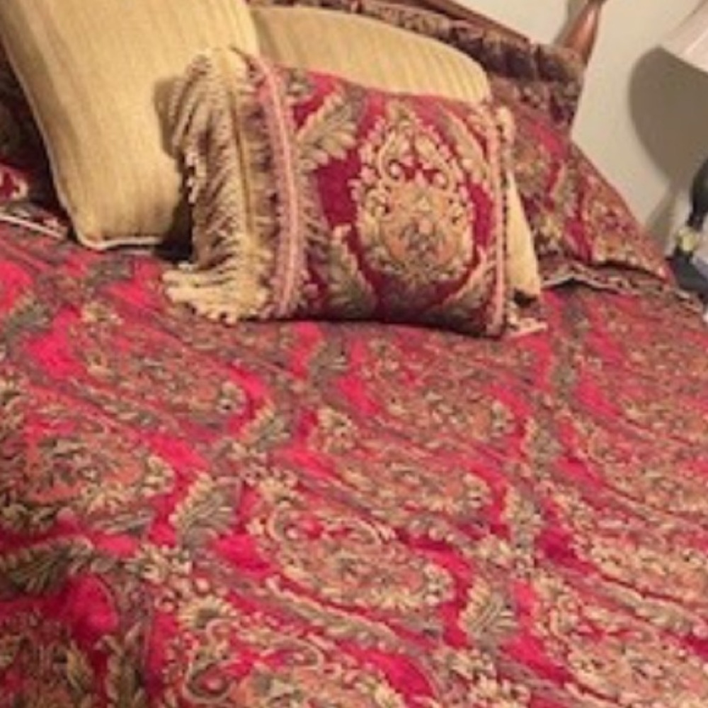 CROSCILL HOME EMBROIDERED RAYON BLEND BURGUNDY/OLIVE& GOLD TASSELS ACCENT PILLOW - Picture 10 of 10